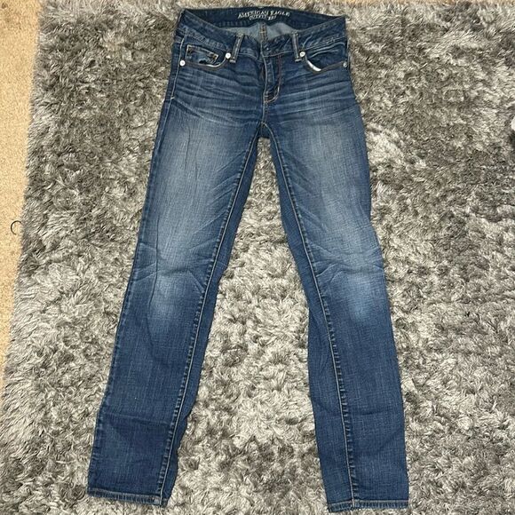American Eagle Outfitters AEO Straight Super Stretch Denim Jeans Women's size 4 - Picture 1 of 7